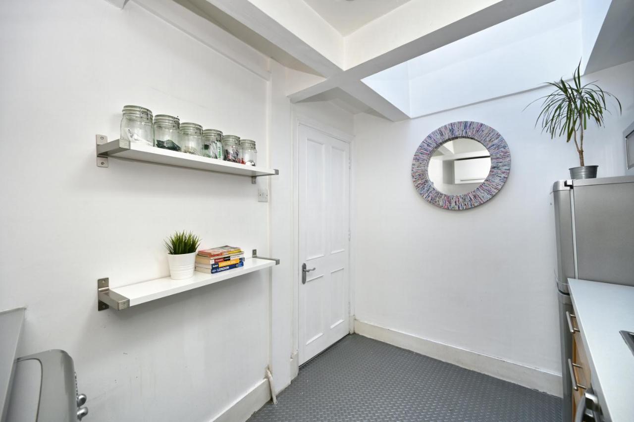 לונדון Soho, Piccadilly & Chinatown - Two Bedroom & Two Double Beds Apartment מראה חיצוני תמונה